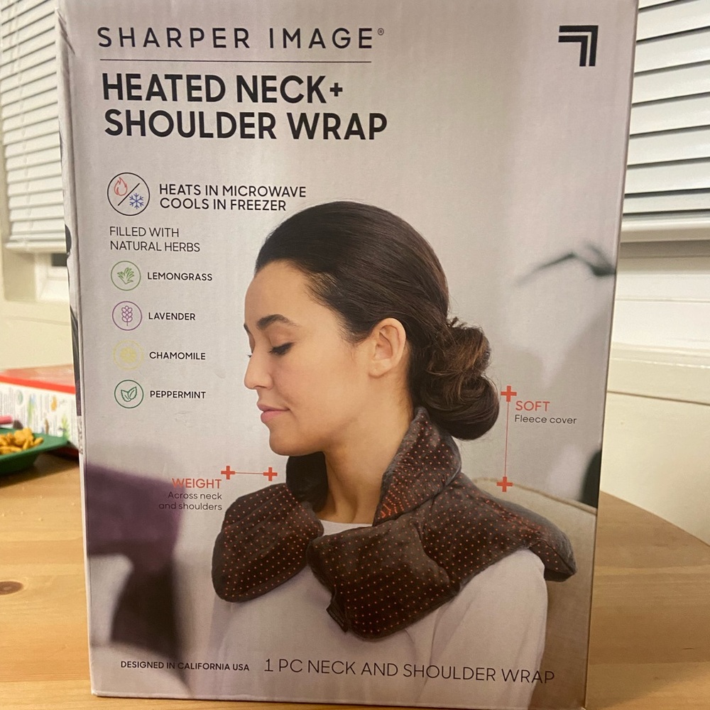 Heat/cold aromatherapy neck and shoulder wrap